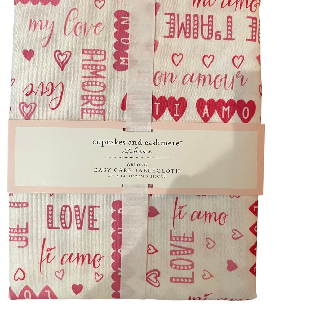 NEW Cupcakes and Cashmere Valentine Love Oblong Easy Care Tablecloth 60" X 84"